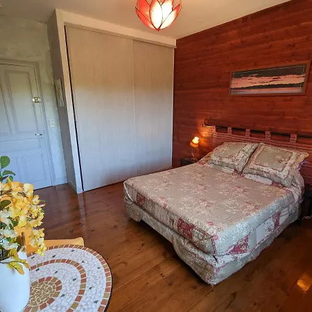 Le Domaine De La Croze 住宿加早餐酒店